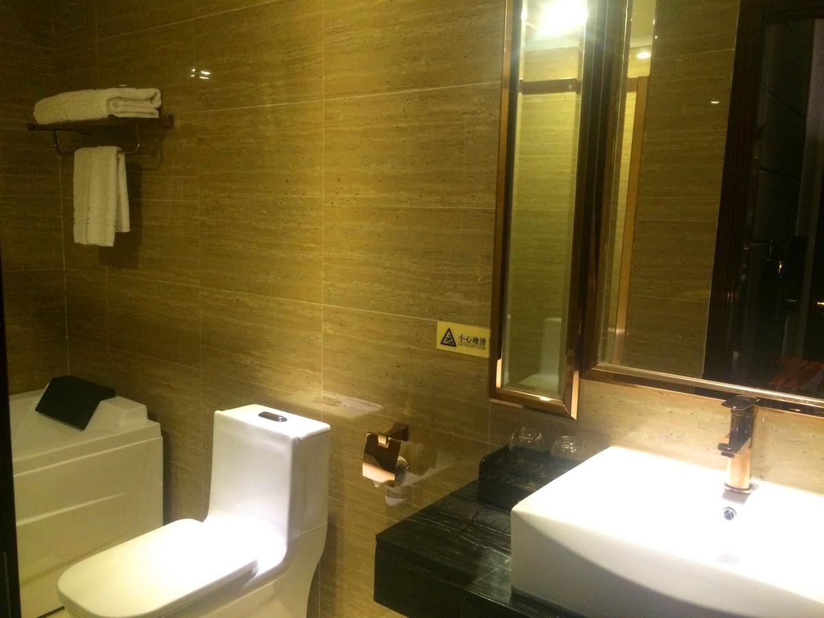 Lavande Hotel Wuhan Railway Station Екстериор снимка