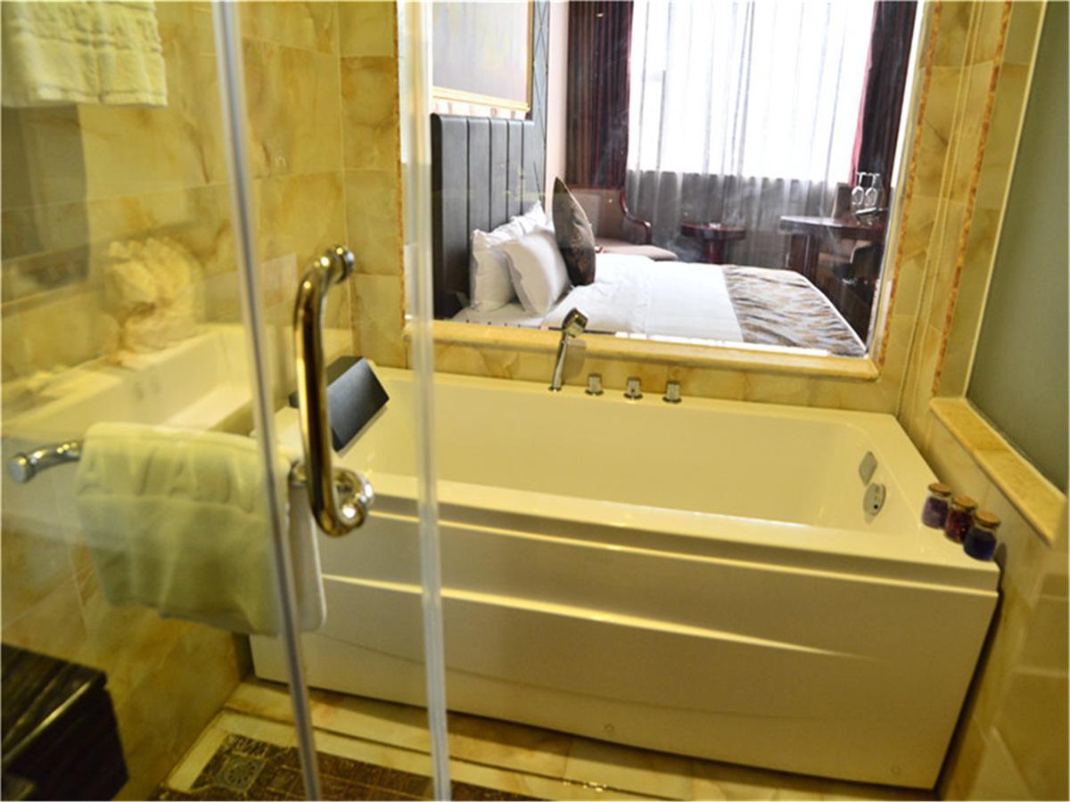 Lavande Hotel Wuhan Railway Station Екстериор снимка