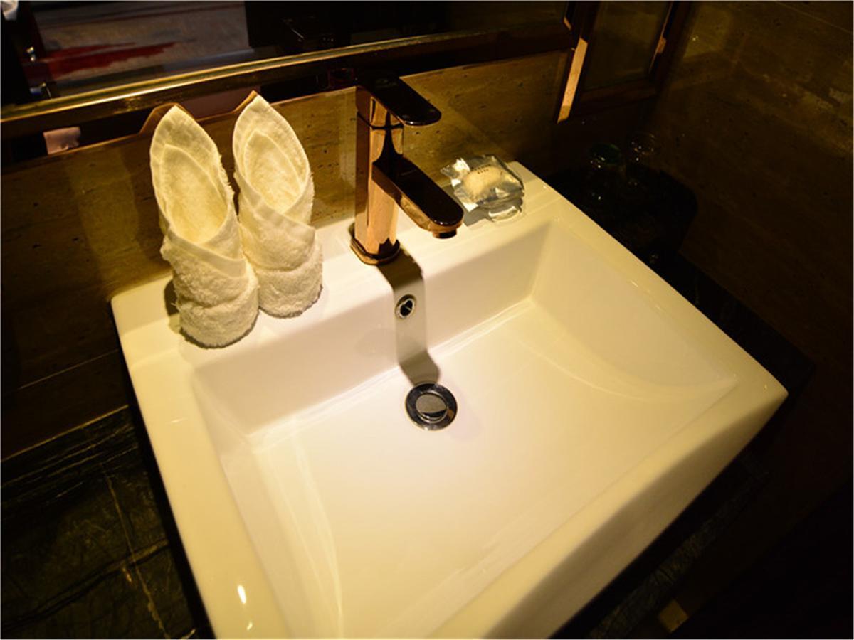 Lavande Hotel Wuhan Railway Station Екстериор снимка