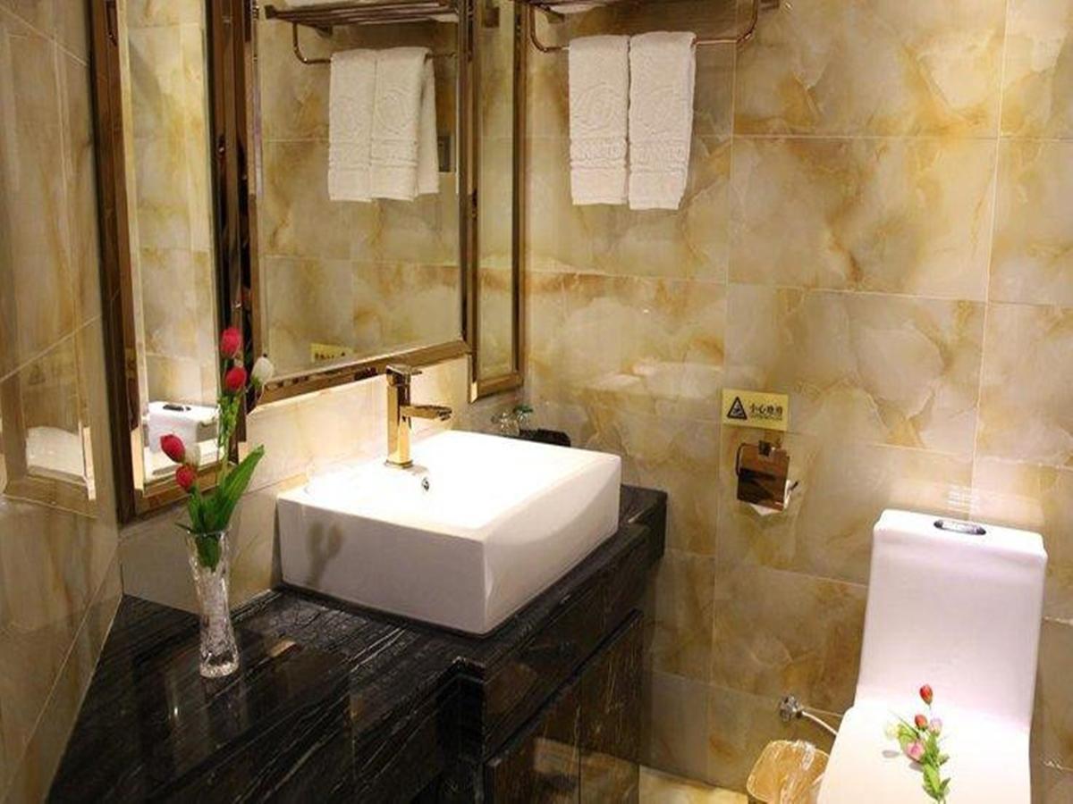 Lavande Hotel Wuhan Railway Station Екстериор снимка