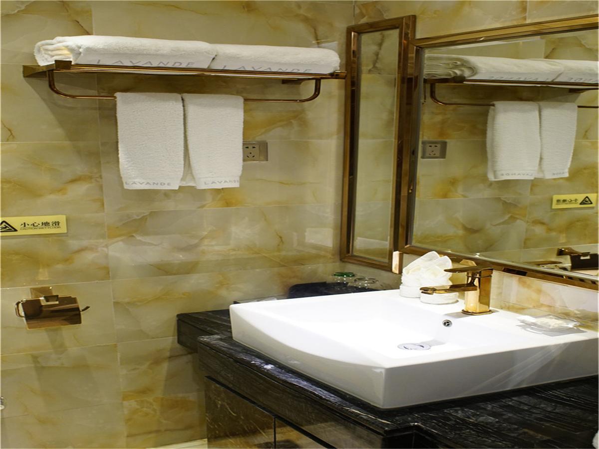 Lavande Hotel Wuhan Railway Station Екстериор снимка