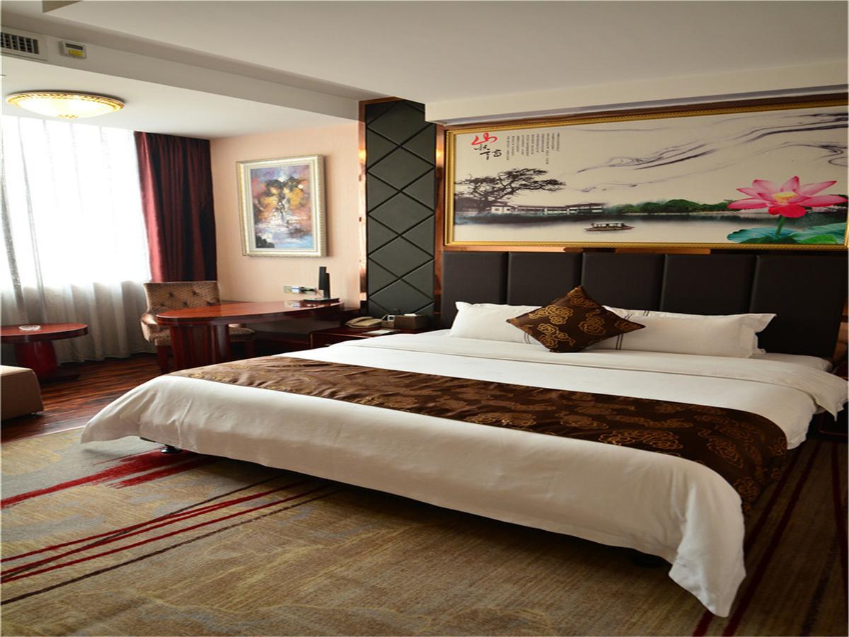 Lavande Hotel Wuhan Railway Station Екстериор снимка
