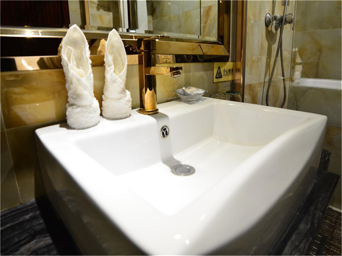 Lavande Hotel Wuhan Railway Station Екстериор снимка