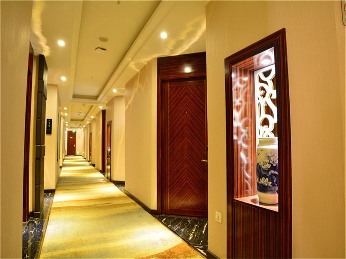 Lavande Hotel Wuhan Railway Station Екстериор снимка